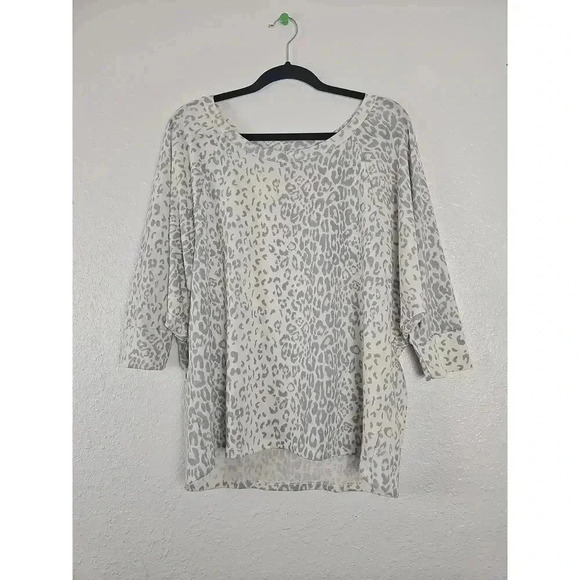 Pre Owned Womens Cheetah Sweatshirt Cream Gray Oversized Sweater Medium - Picture 1 of 7